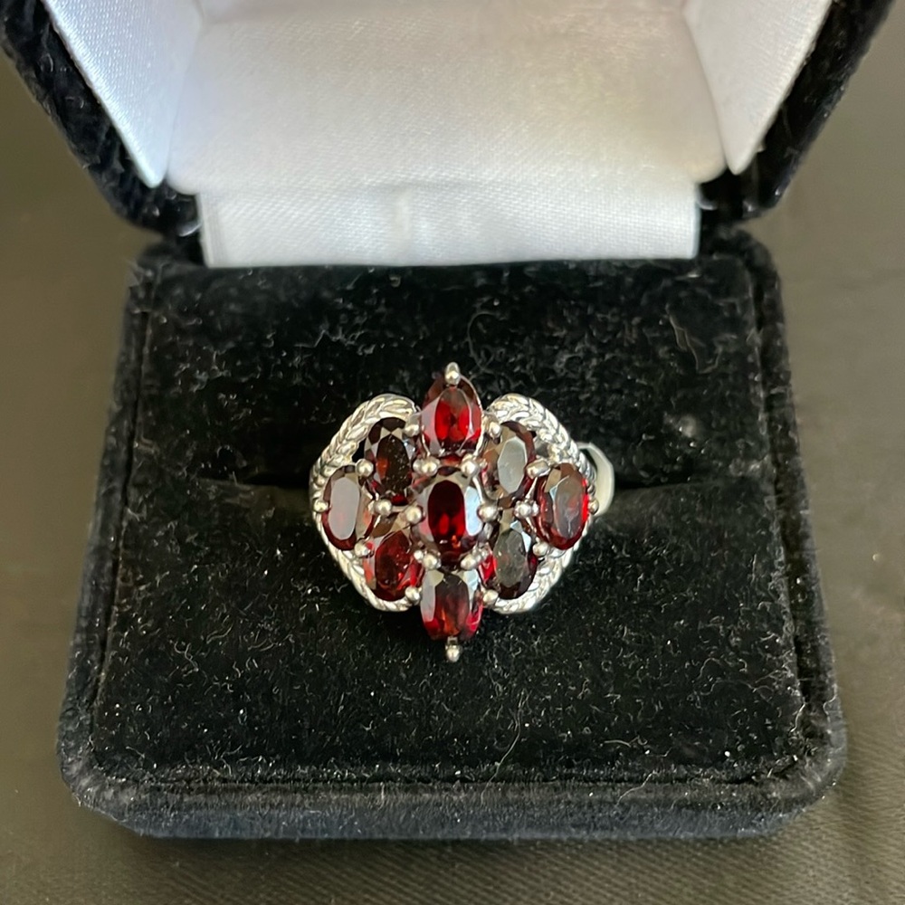Sterling Silver Ring with 9 red stones - Size 9